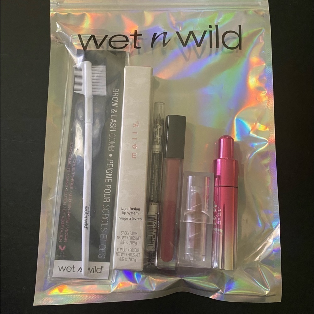 NWT-BEAUTY BUNDLE-MALLY, REVLON, COVER GIRL, KISS JOAH